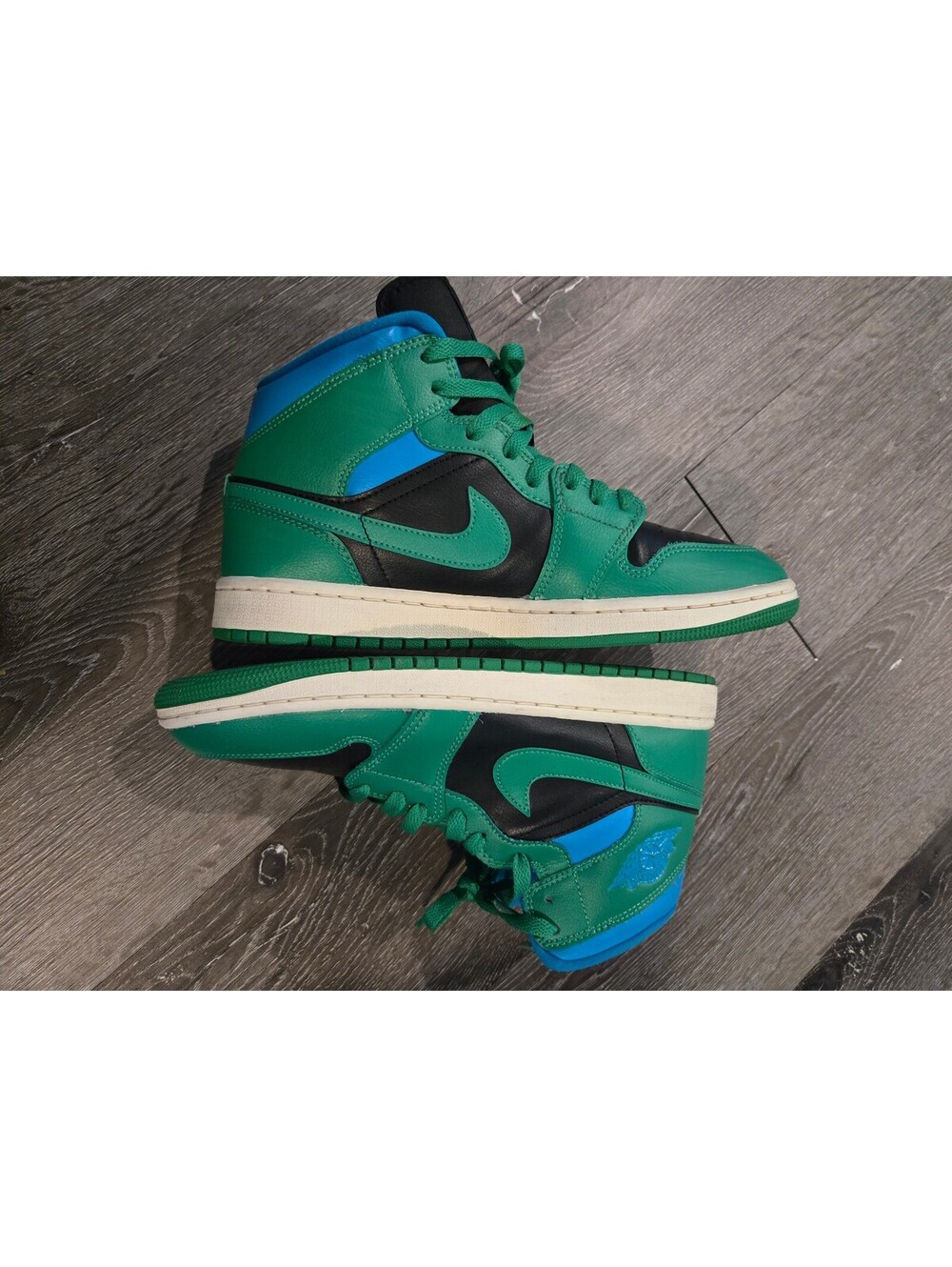 Jordan 1 Mid Aquatone Lucky Green Women Size 9.5 BQ6472-033 Preowned - Picture 6 of 6